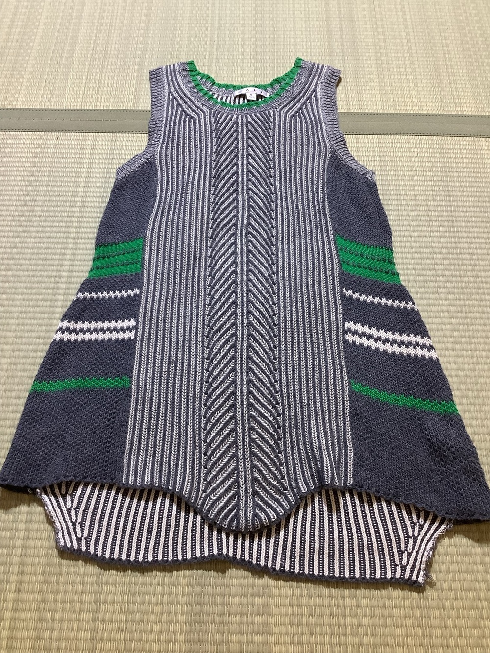 CAbi 885 Trident Sweater Gray Green Sleeveless Tank Sweater Women’s Size Small